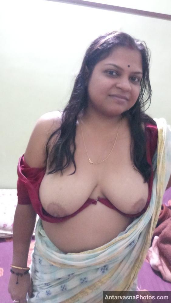 Rural aunt's revealing photos with large bosoms