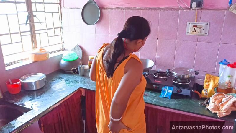 https://pub-5fcdf72a54cd4edbb03ec3edaa415a42.r2.dev/nakedleaks/rural_aunt's_sultry_nude_photos/4.jpg