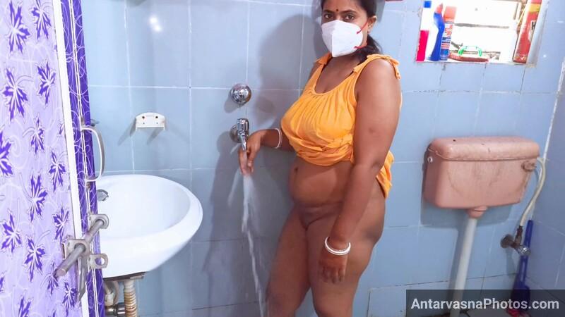 https://pub-5fcdf72a54cd4edbb03ec3edaa415a42.r2.dev/nakedleaks/rural_aunt's_sultry_nude_photos/5.jpg