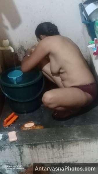 https://pub-5fcdf72a54cd4edbb03ec3edaa415a42.r2.dev/nakedleaks/rural_aunt_and_nephew's_intimate_moments_captured_in_47_desi_xxx_photos/8.jpg