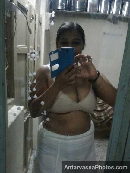 https://pub-5fcdf72a54cd4edbb03ec3edaa415a42.r2.dev/nakedleaks/rural_aunt_clicked_nude_self-portrait/1.jpg
