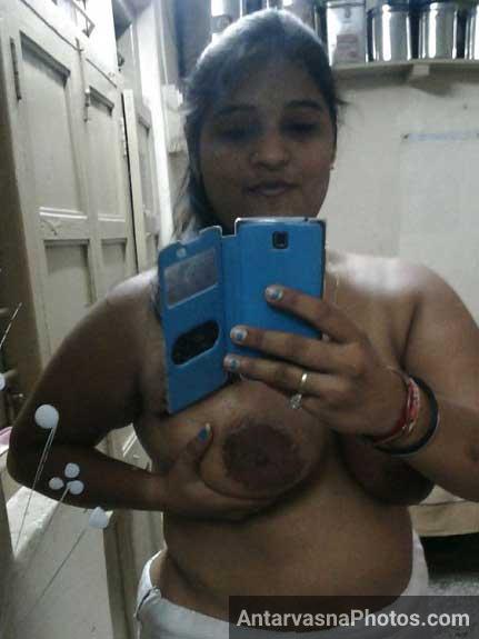 https://pub-5fcdf72a54cd4edbb03ec3edaa415a42.r2.dev/nakedleaks/rural_aunt_clicked_nude_self-portrait/3.jpg