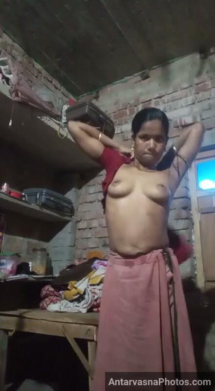 https://pub-5fcdf72a54cd4edbb03ec3edaa415a42.r2.dev/nakedleaks/rural_bhabhi's_provocative_photos_of_her_hairy_bur/1.jpg