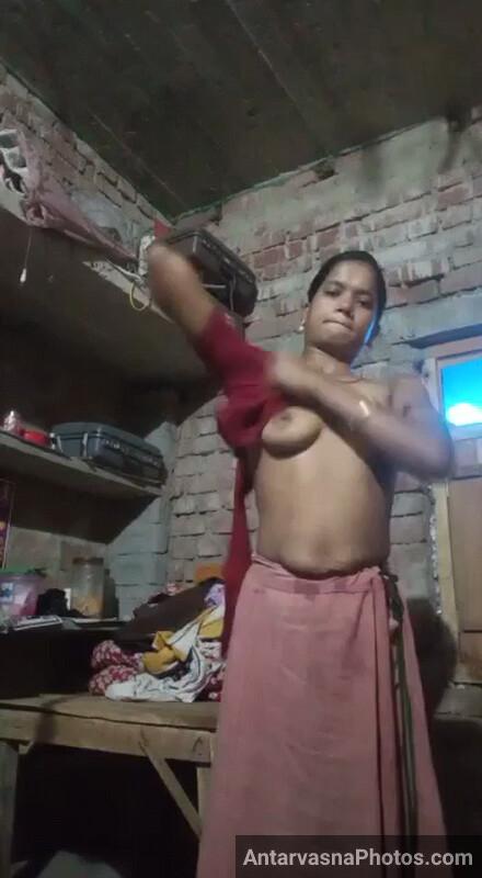 https://pub-5fcdf72a54cd4edbb03ec3edaa415a42.r2.dev/nakedleaks/rural_bhabhi's_provocative_photos_of_her_hairy_bur/2.jpg