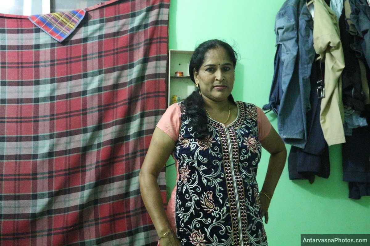 https://pub-5fcdf72a54cd4edbb03ec3edaa415a42.r2.dev/nakedleaks/rural_desi_milf_aunt's_explicit_gallery_of_breast_sex/0.jpg