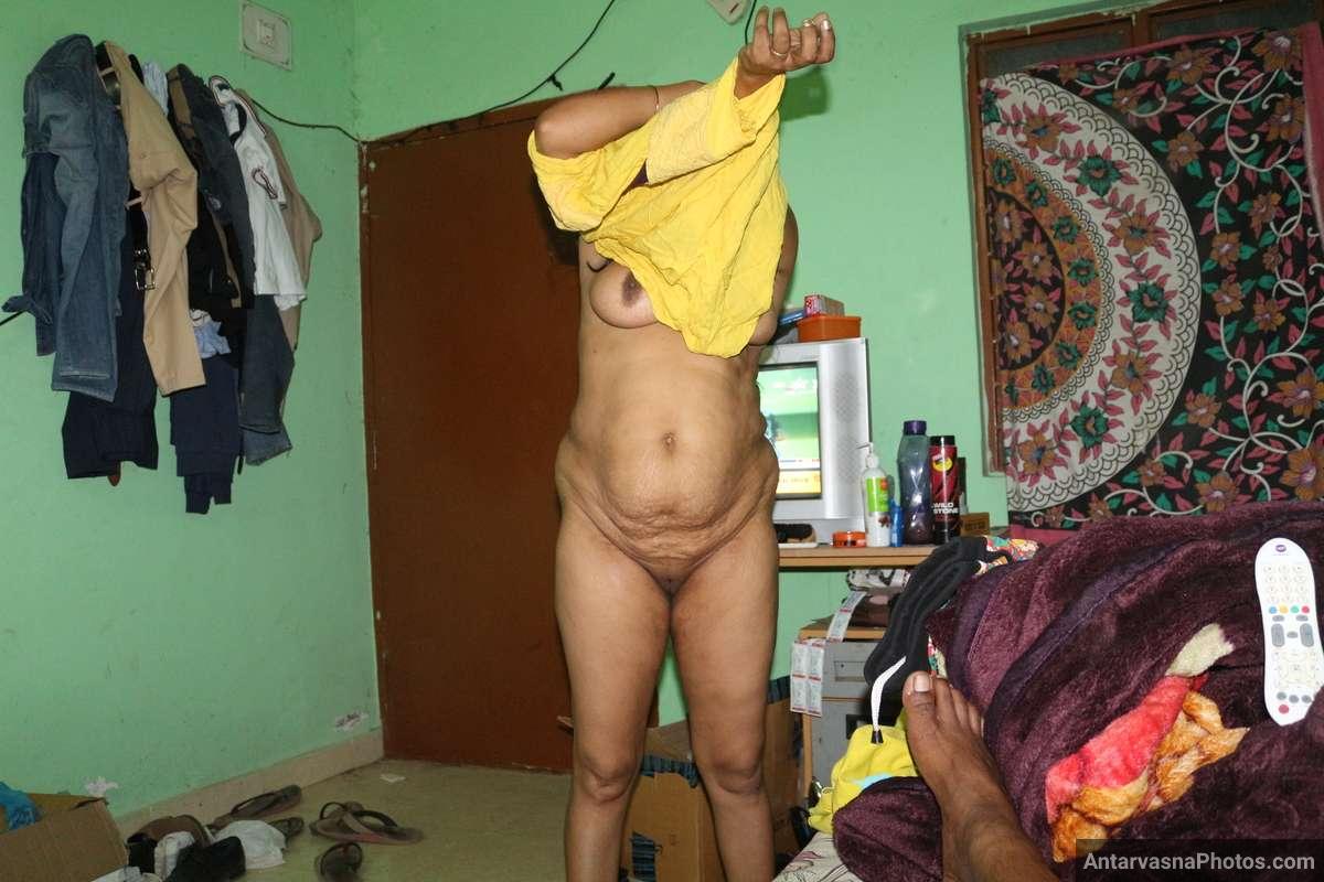 https://pub-5fcdf72a54cd4edbb03ec3edaa415a42.r2.dev/nakedleaks/rural_desi_milf_aunt's_explicit_gallery_of_breast_sex/16.jpg