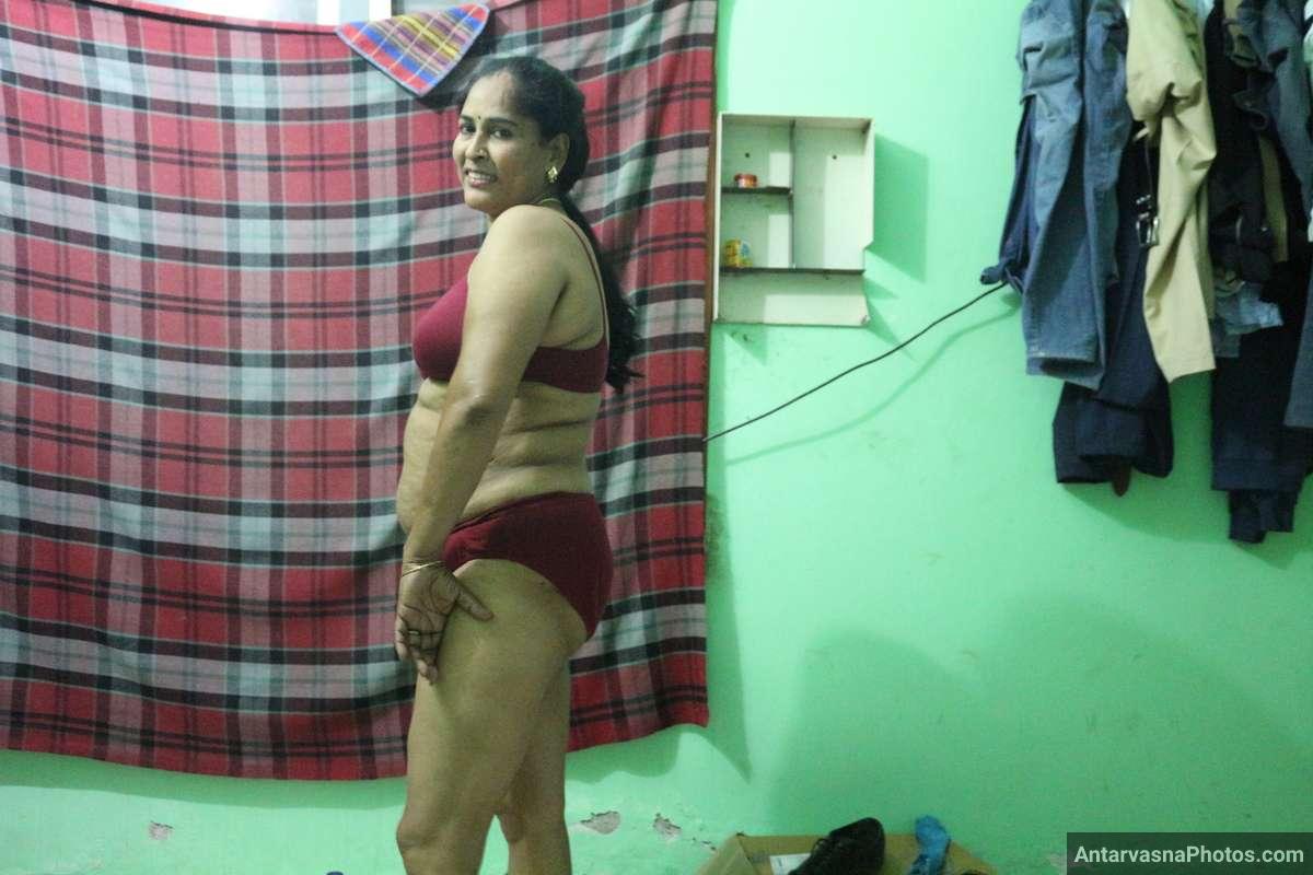 https://pub-5fcdf72a54cd4edbb03ec3edaa415a42.r2.dev/nakedleaks/rural_desi_milf_aunt's_explicit_gallery_of_breast_sex/3.jpg