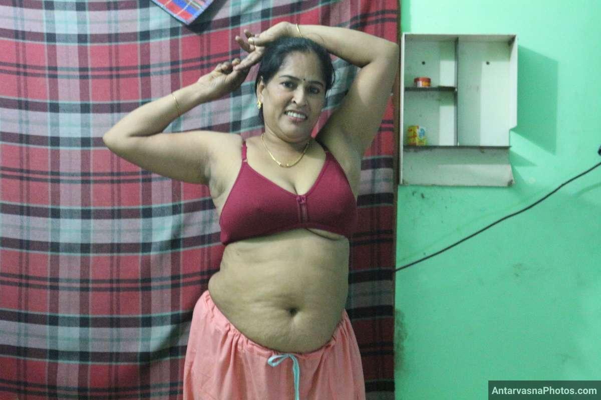 https://pub-5fcdf72a54cd4edbb03ec3edaa415a42.r2.dev/nakedleaks/rural_desi_milf_aunt's_explicit_gallery_of_breast_sex/5.jpg