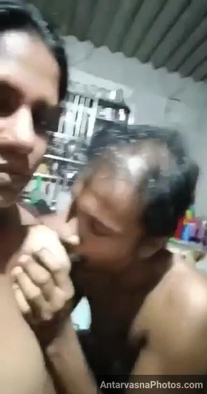 https://pub-5fcdf72a54cd4edbb03ec3edaa415a42.r2.dev/nakedleaks/rural_sarpanch's_sensual_breast_sucking_encounter/8.jpg