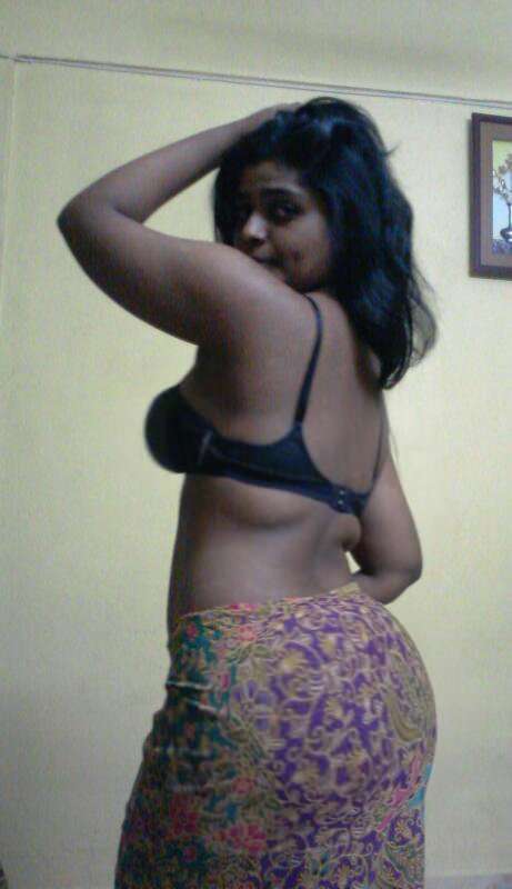 https://pub-5fcdf72a54cd4edbb03ec3edaa415a42.r2.dev/nakedleaks/saanwali_neha_aunty_showcases_her_attractive_assets_in_photos/11.jpg