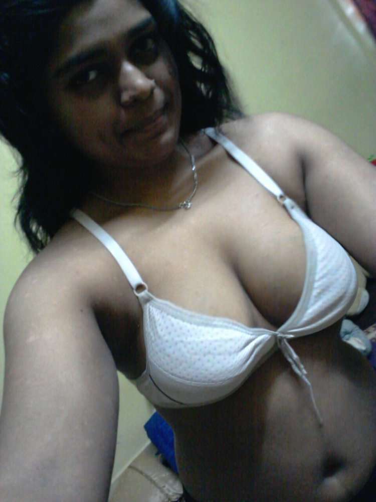 https://pub-5fcdf72a54cd4edbb03ec3edaa415a42.r2.dev/nakedleaks/saanwali_neha_aunty_showcases_her_attractive_assets_in_photos/15.jpg