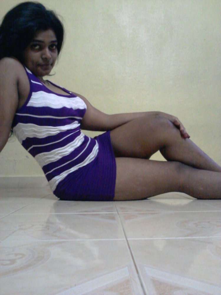 https://pub-5fcdf72a54cd4edbb03ec3edaa415a42.r2.dev/nakedleaks/saanwali_neha_aunty_showcases_her_attractive_assets_in_photos/4.jpg