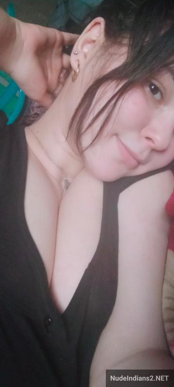 https://pub-5fcdf72a54cd4edbb03ec3edaa415a42.r2.dev/nakedleaks/sana_hemani's_sensual_display_of_her_kashmiri_beauty/18.jpg