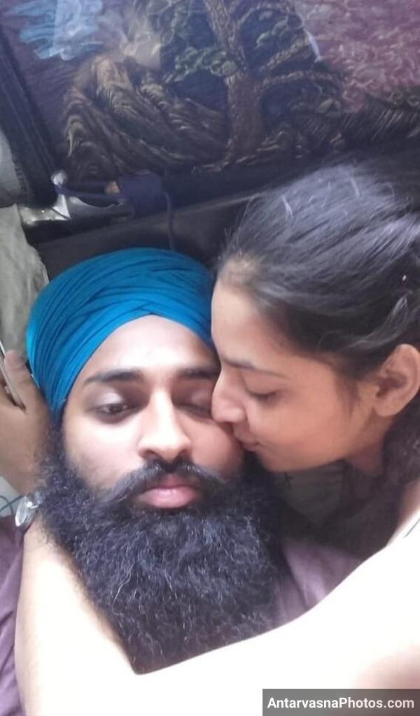 https://pub-5fcdf72a54cd4edbb03ec3edaa415a42.r2.dev/nakedleaks/sardar_ji_and_punjabi_girlfriend's_sizzling_photographs/2.jpg