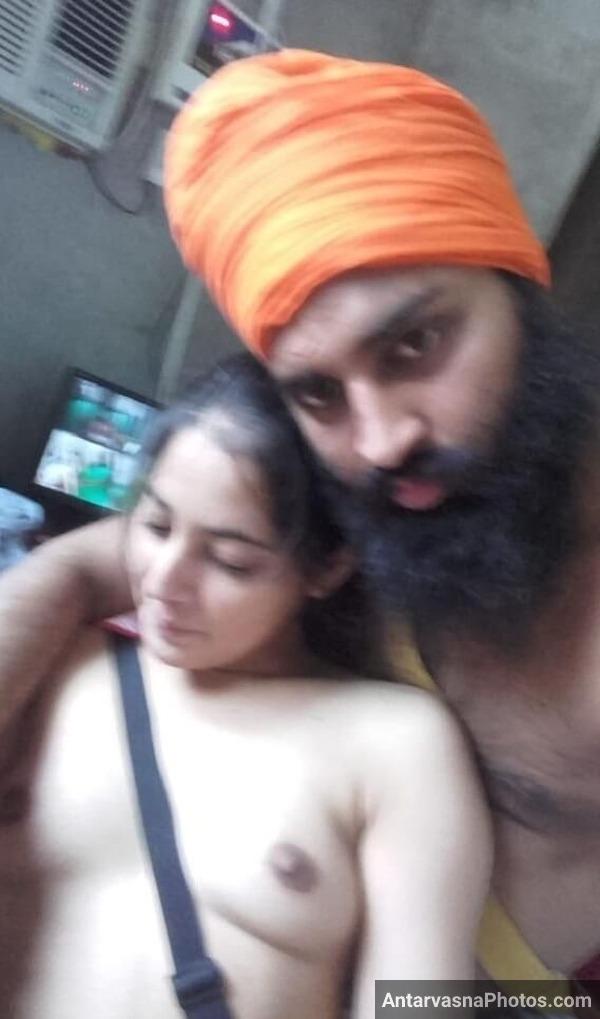 https://pub-5fcdf72a54cd4edbb03ec3edaa415a42.r2.dev/nakedleaks/sardar_ji_and_punjabi_girlfriend's_sizzling_photographs/3.jpg
