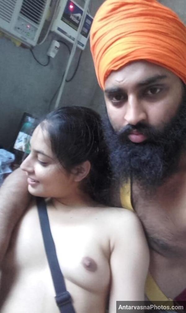https://pub-5fcdf72a54cd4edbb03ec3edaa415a42.r2.dev/nakedleaks/sardar_ji_and_punjabi_girlfriend's_sizzling_photographs/4.jpg