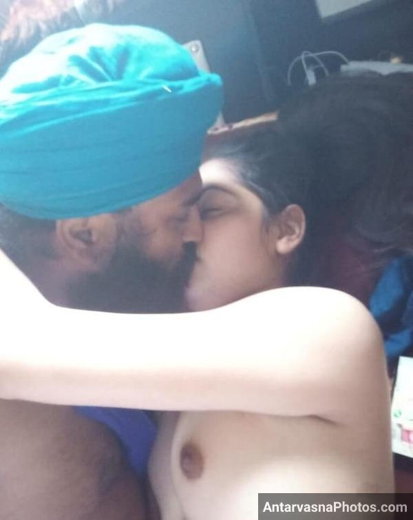 https://pub-5fcdf72a54cd4edbb03ec3edaa415a42.r2.dev/nakedleaks/sardar_ji_and_punjabi_girlfriend's_sizzling_photographs/8.jpg