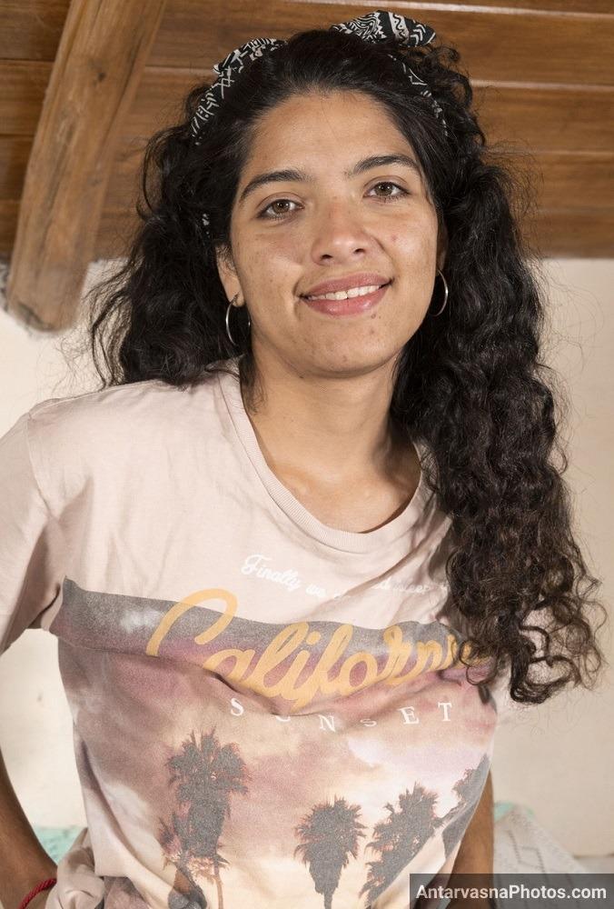 https://pub-5fcdf72a54cd4edbb03ec3edaa415a42.r2.dev/nakedleaks/saucy_indian_girl_reveals_bushy_private_parts_in_20_explicit_photos/1.jpg
