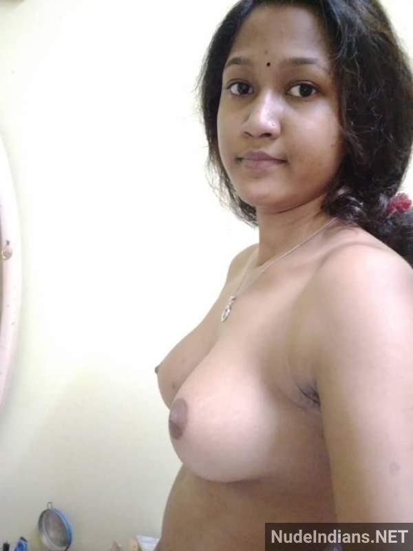 https://pub-5fcdf72a54cd4edbb03ec3edaa415a42.r2.dev/nakedleaks/scandal_in_pune:_provocative_selfies_of_a_young_woman_spread_online/12.jpg