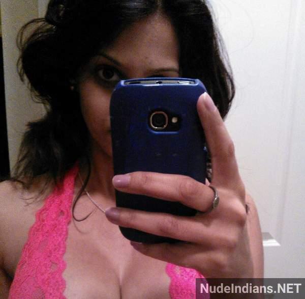 https://pub-5fcdf72a54cd4edbb03ec3edaa415a42.r2.dev/nakedleaks/scandal_of_viral_nude_selfies_by_gujarati_nri_girlfriend/47.jpg