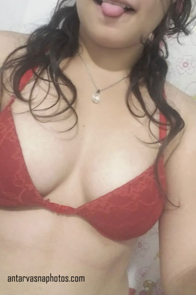 https://pub-5fcdf72a54cd4edbb03ec3edaa415a42.r2.dev/nakedleaks/scandalous_release_of_indian_teen_pratima's_intimate_photos/2.jpg