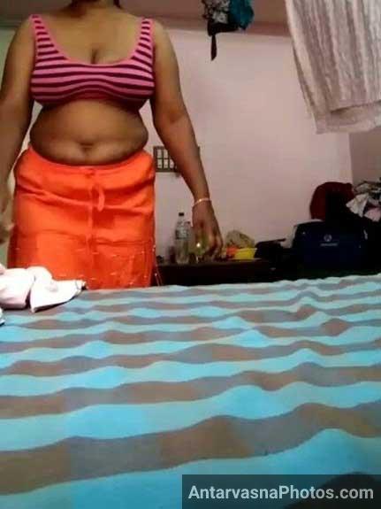 https://pub-5fcdf72a54cd4edbb03ec3edaa415a42.r2.dev/nakedleaks/scenic_indian_village_aunt's_sensual_photos/0.jpg
