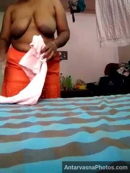 https://pub-5fcdf72a54cd4edbb03ec3edaa415a42.r2.dev/nakedleaks/scenic_indian_village_aunt's_sensual_photos/2.jpg