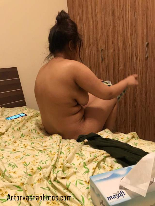 https://pub-5fcdf72a54cd4edbb03ec3edaa415a42.r2.dev/nakedleaks/secretly_captured_nude_photos_of_indian_bhabhi/1.jpg