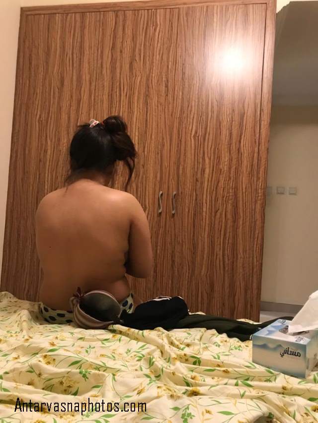 https://pub-5fcdf72a54cd4edbb03ec3edaa415a42.r2.dev/nakedleaks/secretly_captured_nude_photos_of_indian_bhabhi/2.jpg