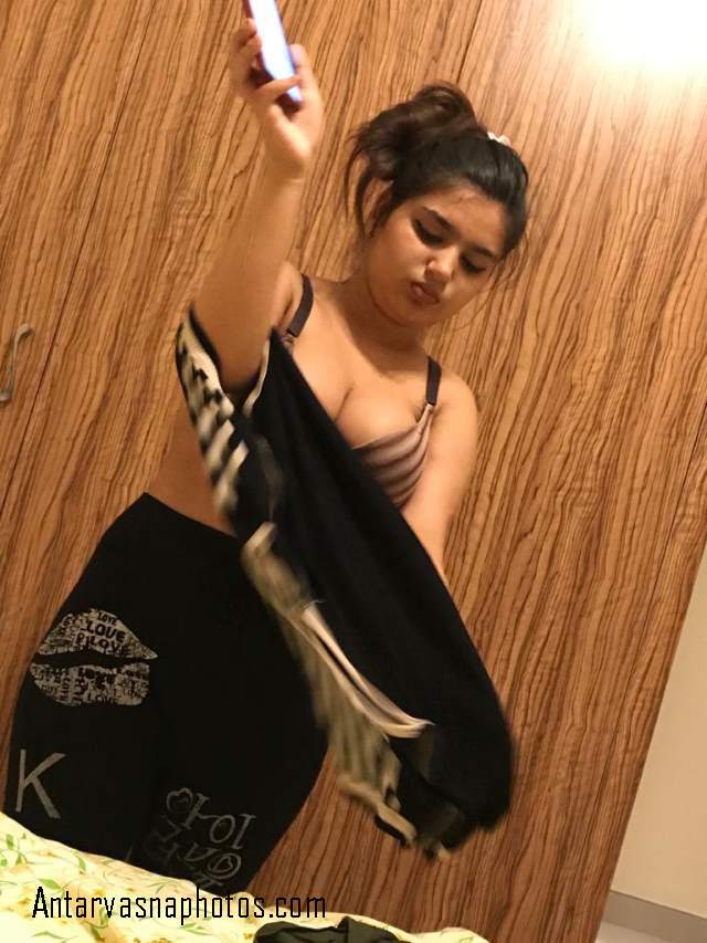 https://pub-5fcdf72a54cd4edbb03ec3edaa415a42.r2.dev/nakedleaks/secretly_captured_nude_photos_of_indian_bhabhi/8.jpg