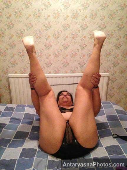 https://pub-5fcdf72a54cd4edbb03ec3edaa415a42.r2.dev/nakedleaks/seduce_the_lonely_indian_lady_at_home/13.jpg