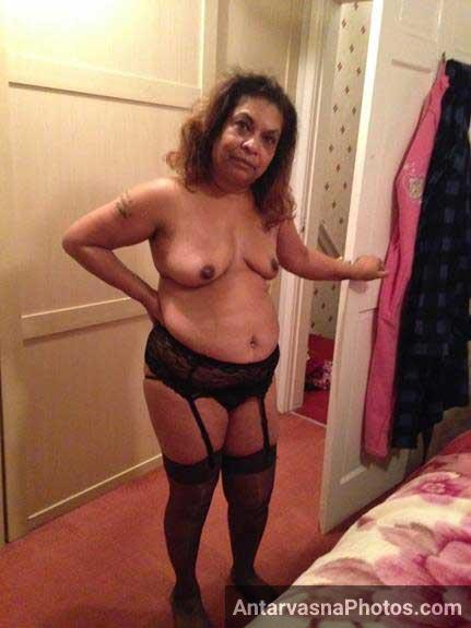 https://pub-5fcdf72a54cd4edbb03ec3edaa415a42.r2.dev/nakedleaks/seduce_the_lonely_indian_lady_at_home/7.jpg