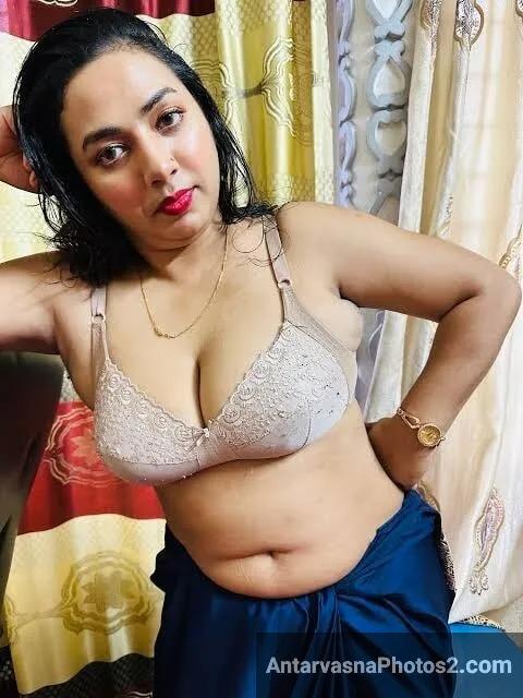 https://pub-5fcdf72a54cd4edbb03ec3edaa415a42.r2.dev/nakedleaks/seductive_act_by_bihari_lady_showcasing_her_breasts!/0.jpg