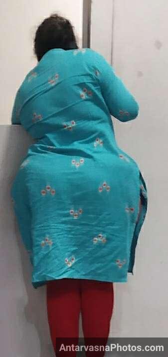 https://pub-5fcdf72a54cd4edbb03ec3edaa415a42.r2.dev/nakedleaks/seductive_aunt's_thick_bum_in_steamy_pictures/14.jpg