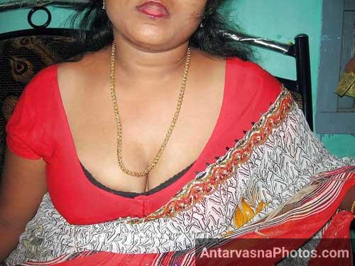 https://pub-5fcdf72a54cd4edbb03ec3edaa415a42.r2.dev/nakedleaks/seductive_aunt_in_alluring_saree_photos/2.jpg