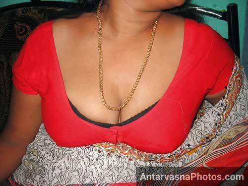 https://pub-5fcdf72a54cd4edbb03ec3edaa415a42.r2.dev/nakedleaks/seductive_aunt_in_alluring_saree_photos/3.jpg
