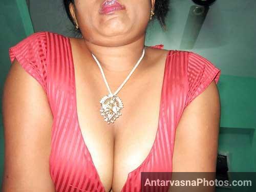 https://pub-5fcdf72a54cd4edbb03ec3edaa415a42.r2.dev/nakedleaks/seductive_aunt_in_alluring_saree_photos/6.jpg