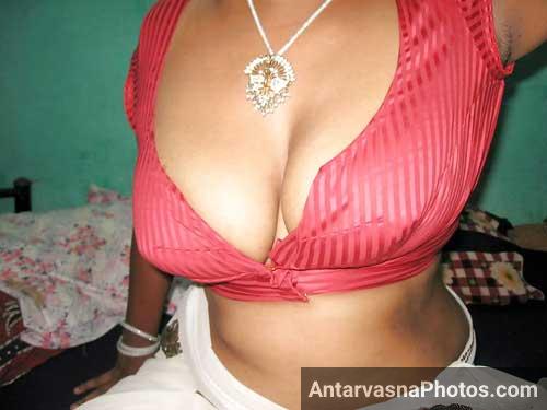 https://pub-5fcdf72a54cd4edbb03ec3edaa415a42.r2.dev/nakedleaks/seductive_aunt_in_alluring_saree_photos/7.jpg