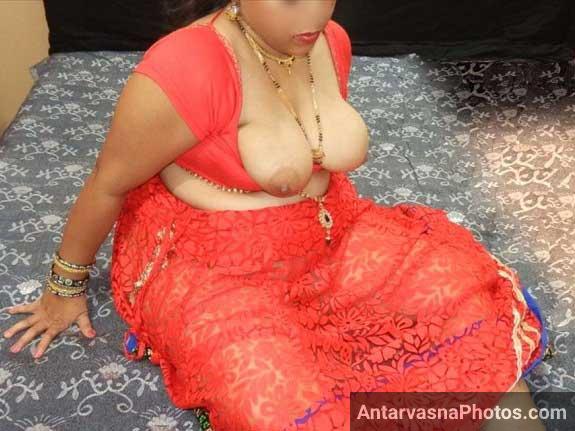 Seductive aunty with big bosom in pictures