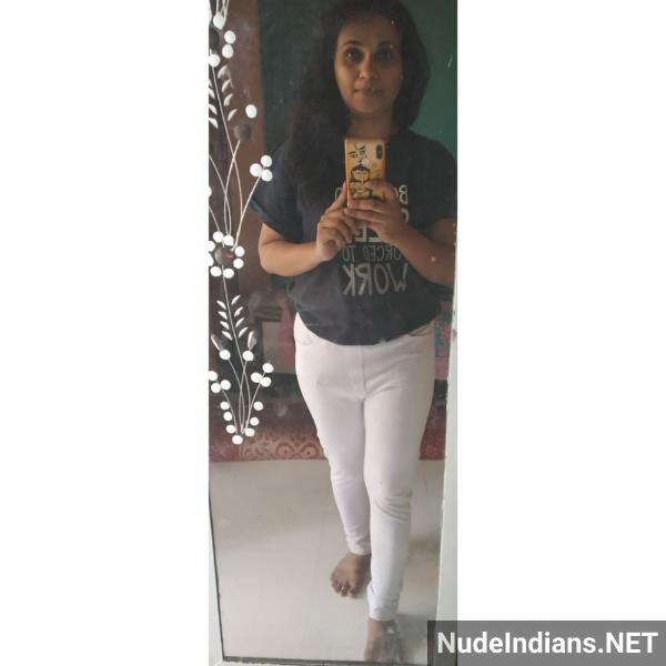 https://pub-5fcdf72a54cd4edbb03ec3edaa415a42.r2.dev/nakedleaks/seductive_bangalore_woman_smitha_flaunts_her_beauty_in_lingerie/1.jpg