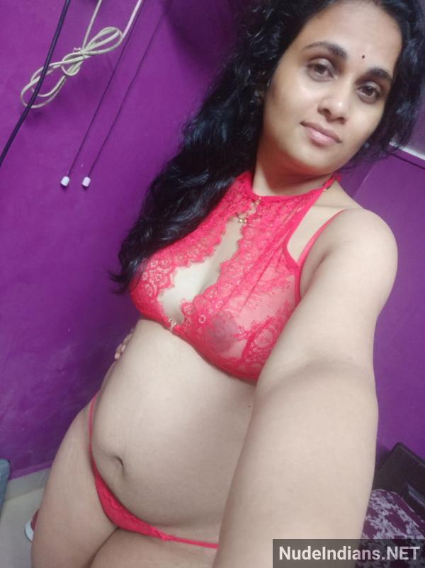 https://pub-5fcdf72a54cd4edbb03ec3edaa415a42.r2.dev/nakedleaks/seductive_bangalore_woman_smitha_flaunts_her_beauty_in_lingerie/14.jpg
