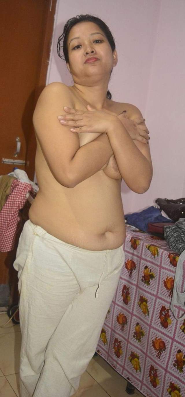 https://pub-5fcdf72a54cd4edbb03ec3edaa415a42.r2.dev/nakedleaks/seductive_bangla_bhabhi's_sensual_action_&_private_moments_captured/19.jpg