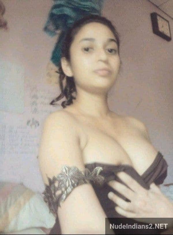 https://pub-5fcdf72a54cd4edbb03ec3edaa415a42.r2.dev/nakedleaks/seductive_bengali_lady_sayantika_banerjee_revealing_photos/20.jpg