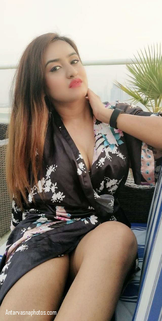 https://pub-5fcdf72a54cd4edbb03ec3edaa415a42.r2.dev/nakedleaks/seductive_bhabhi's_personal_photo_collection_for_husband/1.jpg