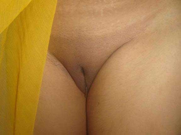 https://pub-5fcdf72a54cd4edbb03ec3edaa415a42.r2.dev/nakedleaks/seductive_bhabhi_flaunting_her_youthful_allure/10.jpg