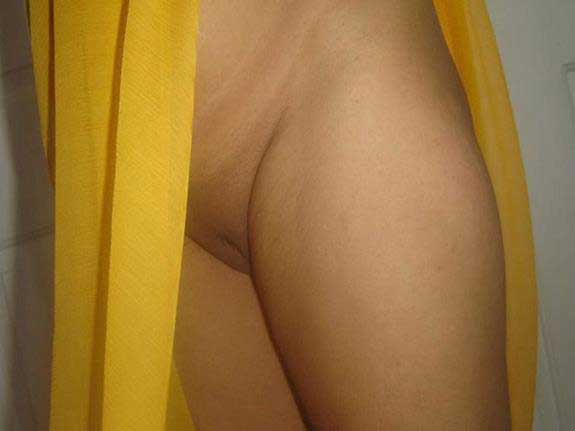 https://pub-5fcdf72a54cd4edbb03ec3edaa415a42.r2.dev/nakedleaks/seductive_bhabhi_flaunting_her_youthful_allure/9.jpg