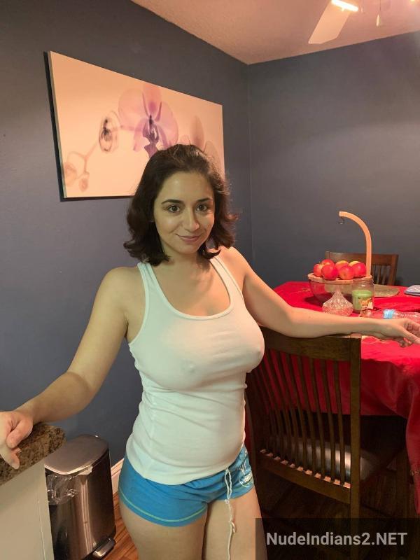 https://pub-5fcdf72a54cd4edbb03ec3edaa415a42.r2.dev/nakedleaks/seductive_compilation_of_nri_punjabi_wife_kirandeep_kaur/22.jpg