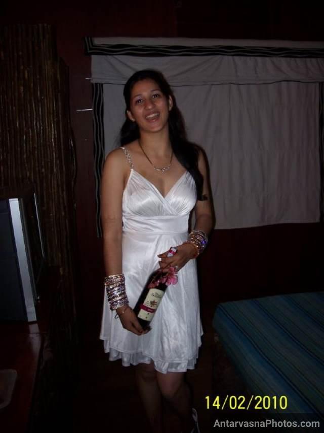 https://pub-5fcdf72a54cd4edbb03ec3edaa415a42.r2.dev/nakedleaks/seductive_desi_boobs_photo_in_revealing_lingerie/14.jpg