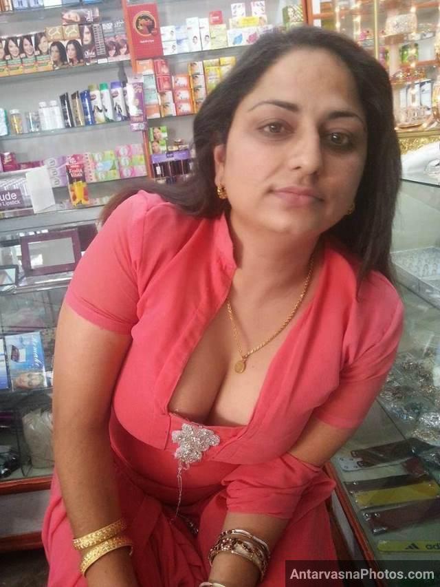 https://pub-5fcdf72a54cd4edbb03ec3edaa415a42.r2.dev/nakedleaks/seductive_desi_boobs_photo_in_revealing_lingerie/24.jpg