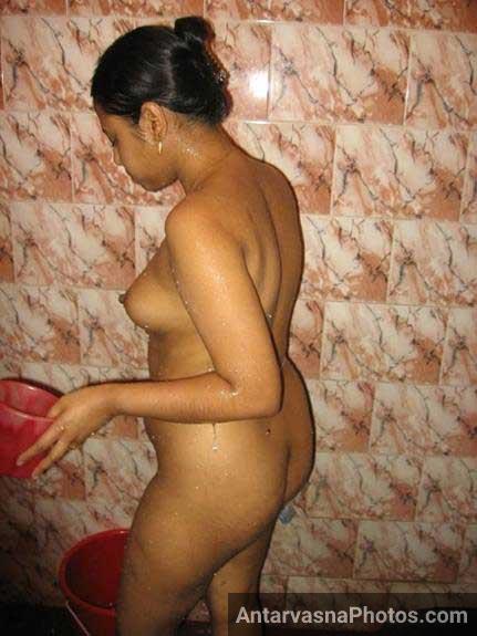 https://pub-5fcdf72a54cd4edbb03ec3edaa415a42.r2.dev/nakedleaks/seductive_desi_girl's_revealing_shower_pictures/2.jpg